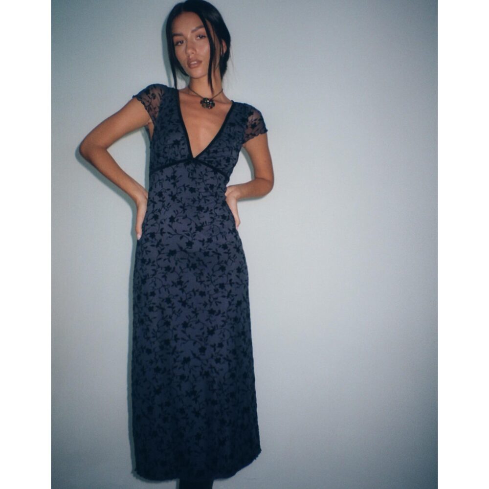 Motel Rocks Vilinia Midi Dress in Pretty Petal Flock Black Size MM